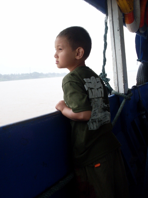Santeri poikani ja Mekong Nong Khaissa.